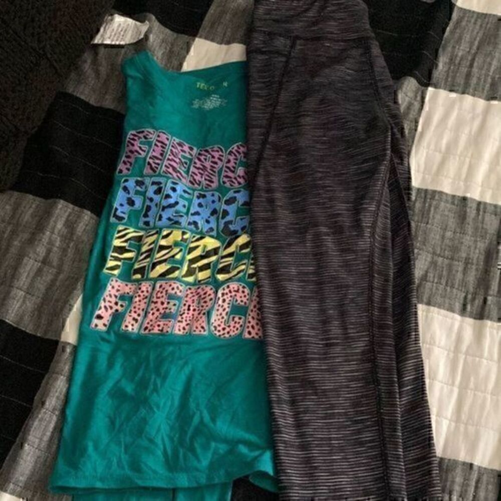 Tek gear girls long sleeve top and capris  